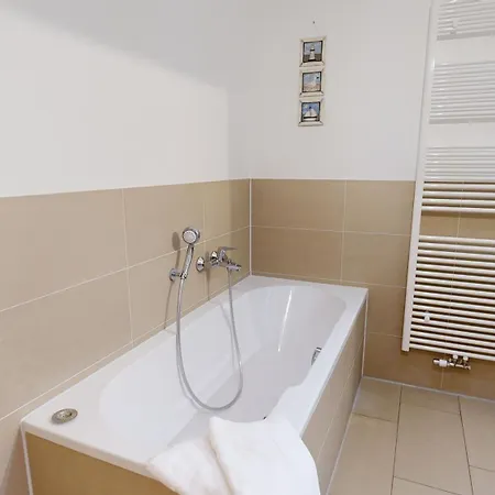 Strandnahe Fewo Mit Dachterrasse Und Meerblick, Strandhaus Seeblick, Binz Apartmán Binz